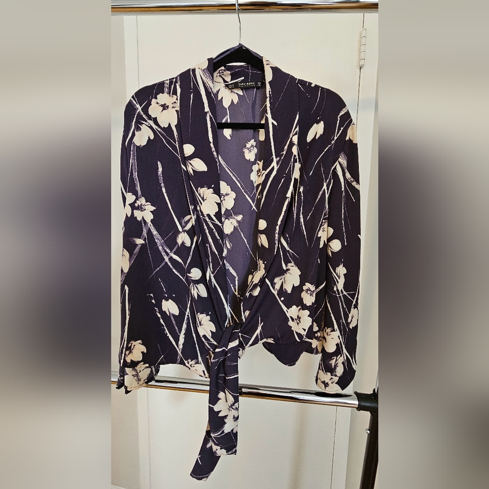 Zara Basic Dark Navy/Ivory Floral Print Kimono Style Jacket